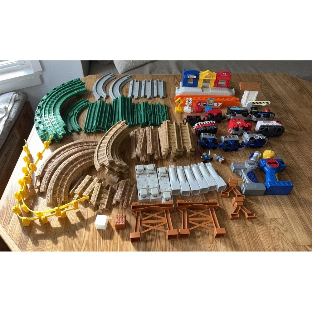 GeoTrax LARGE LOT 80+ Trains People Signs Building Tracks Controllers Untested